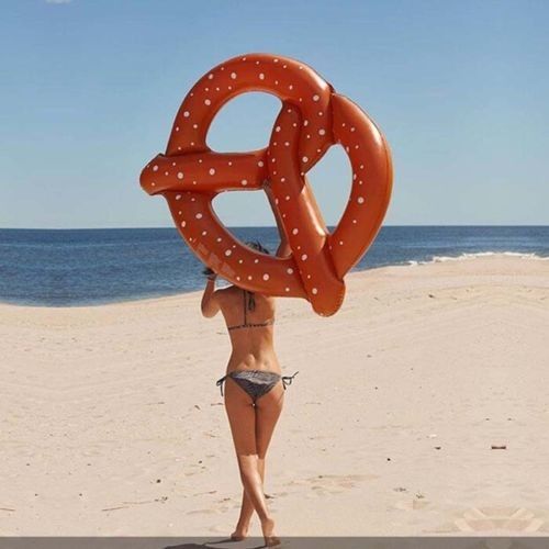 Grand pain eau amusant PVC gonflable pretzel flottant anneau piscine flottants pour adultes