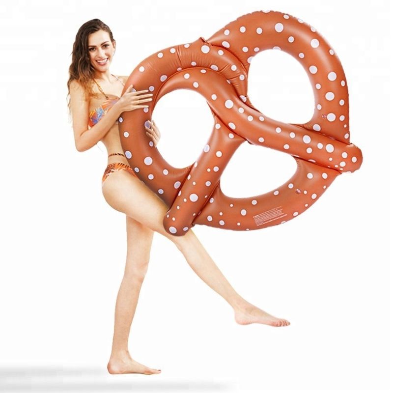 Grand pain eau amusant PVC gonflable pretzel flottant anneau piscine flottants pour adultes