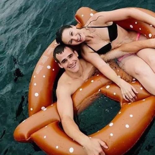 Grand pain eau amusant PVC gonflable pretzel flottant anneau piscine flottants pour adultes