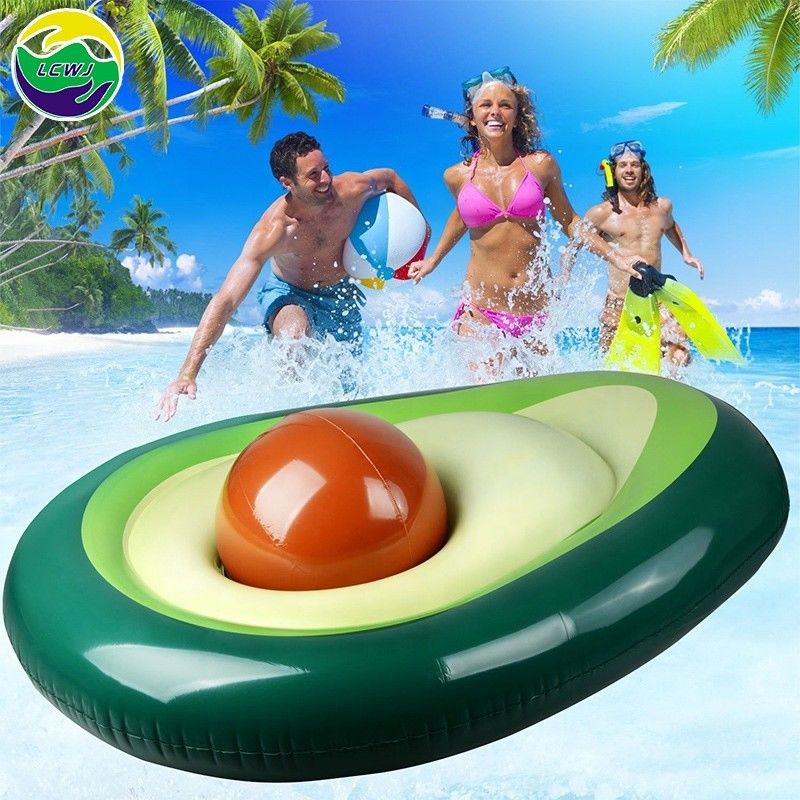Des jouets de piscine pour enfants gonflables flottants en été