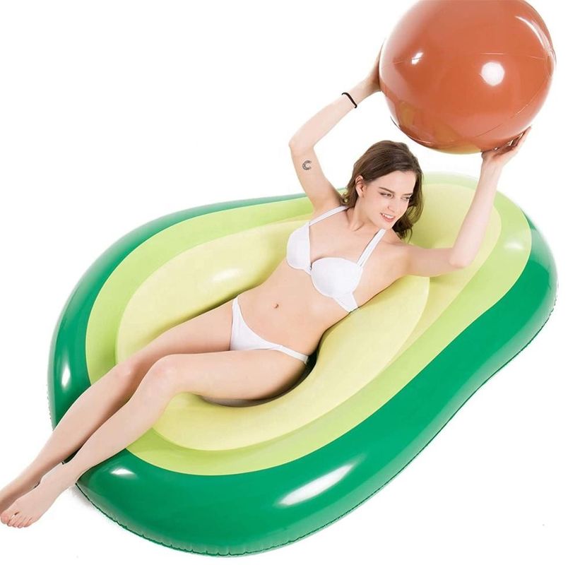Des jouets de piscine pour enfants gonflables flottants en été