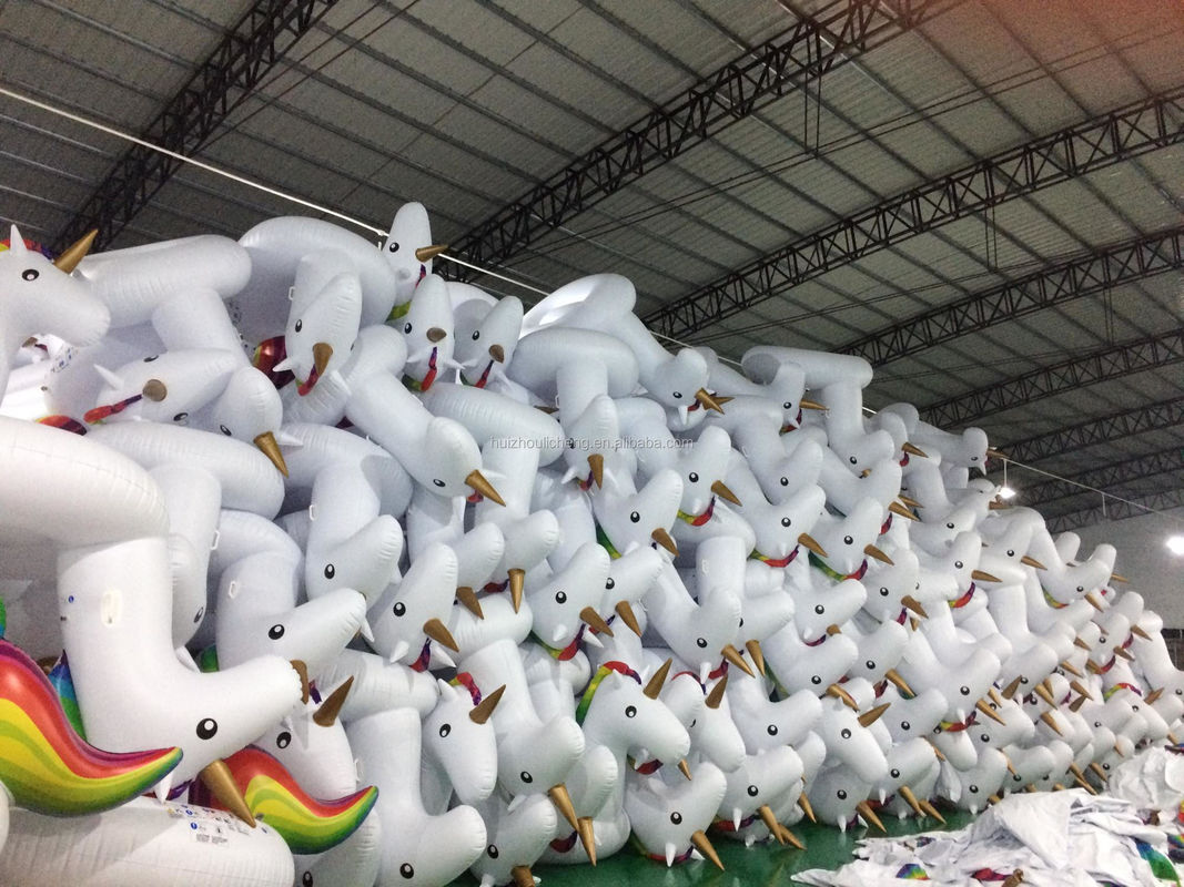 Ride sur une piscine gonflable Unicorn