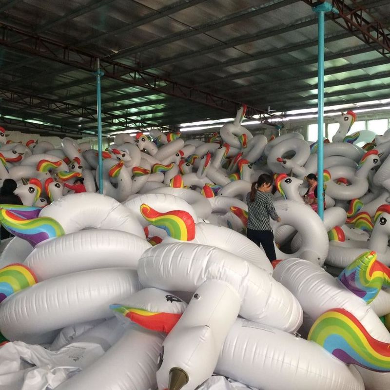 Ride sur une piscine gonflable Unicorn