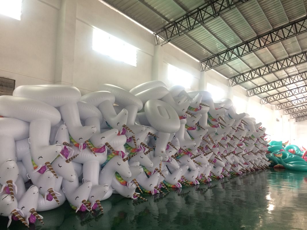 Ride sur une piscine gonflable Unicorn