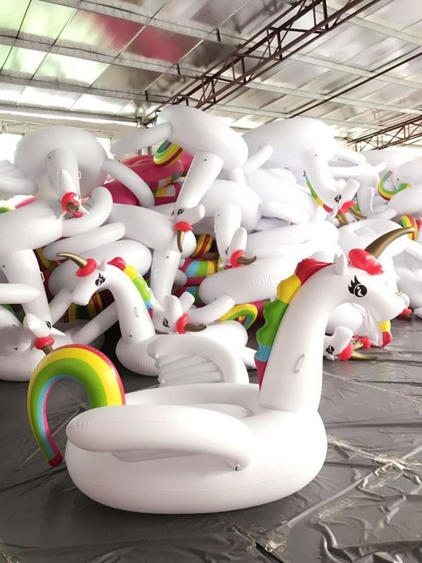 Ride sur une piscine gonflable Unicorn