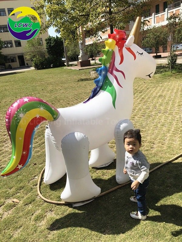 Jouets gonflables géants en forme de licorne