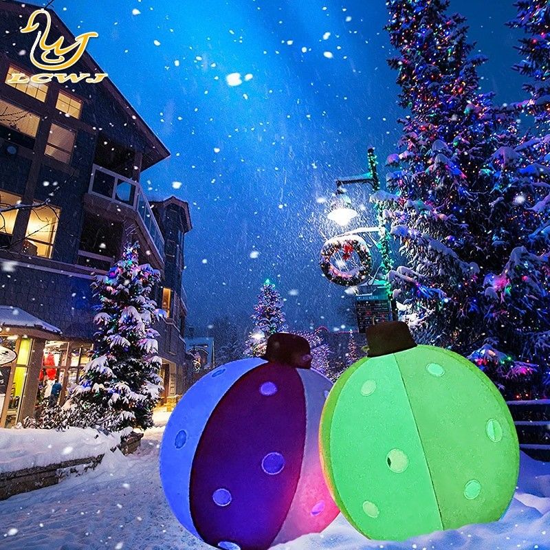 Ornement de jouet gonflable extérieur de 60 cm décoré Pvc Boules de Noël gonflables avec lumière