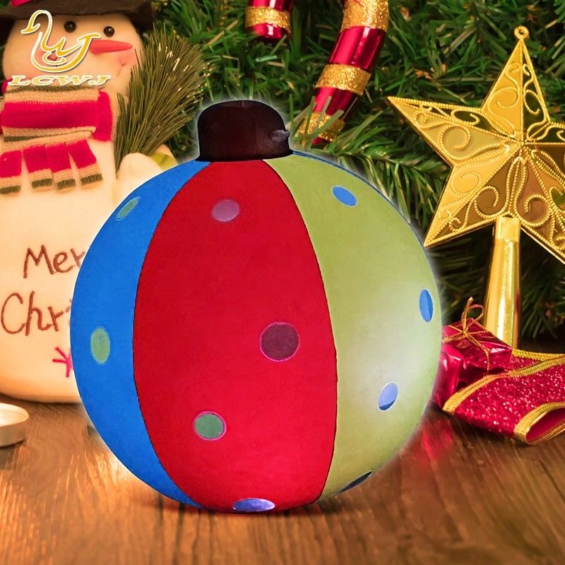 Ornement de jouet gonflable extérieur de 60 cm décoré Pvc Boules de Noël gonflables avec lumière