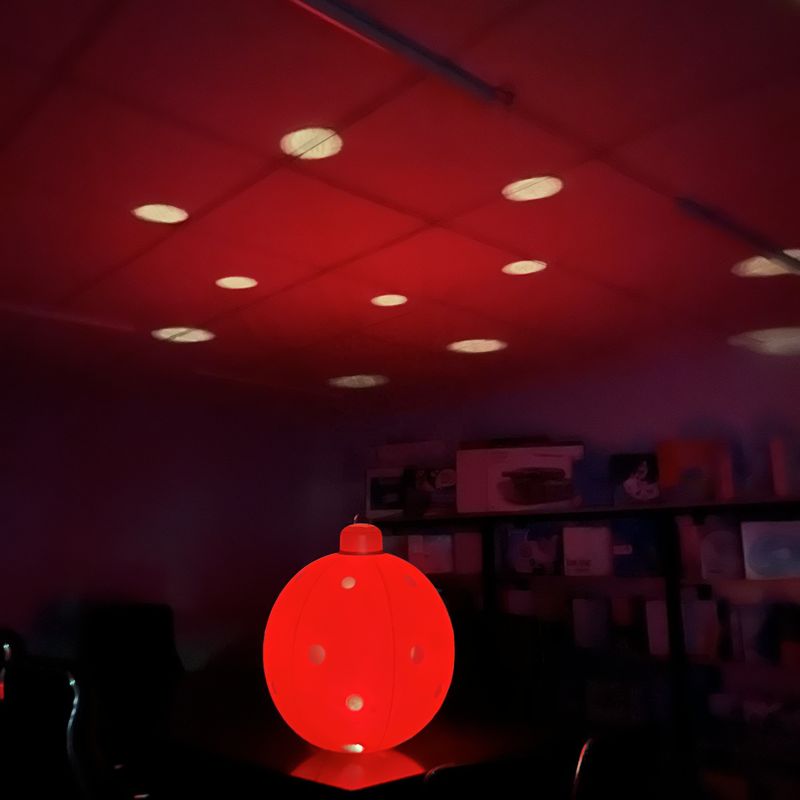 Ornement de jouet gonflable extérieur de 60 cm décoré Pvc Boules de Noël gonflables avec lumière