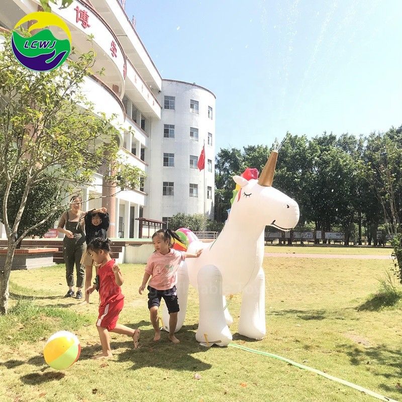 Jouet gonflable extérieur en PVC Unicorn 100 kg Sprinkler cadeaux Mat fournisseur pour le sol